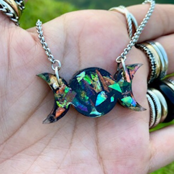 Black & iridescent glitter resin moon phase - Picture 3 of 13